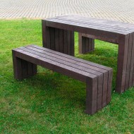 Bancs en plàstic reciclat i reciclable